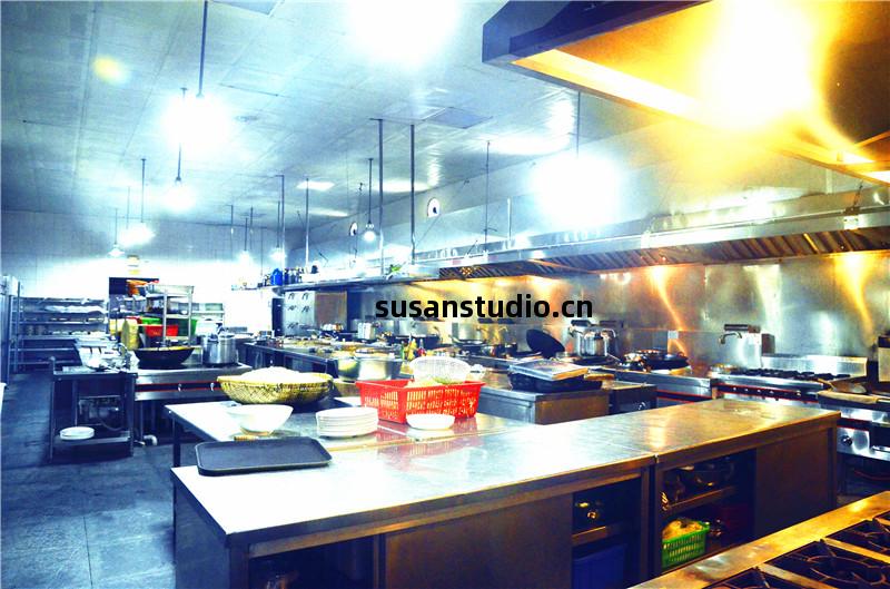 成(cheng)都(dou)高(gao)新(xin)區(qu)管(guan)委會食堂不銹鋼廚(chu)具(ju)現場圖(tu)片(pian)