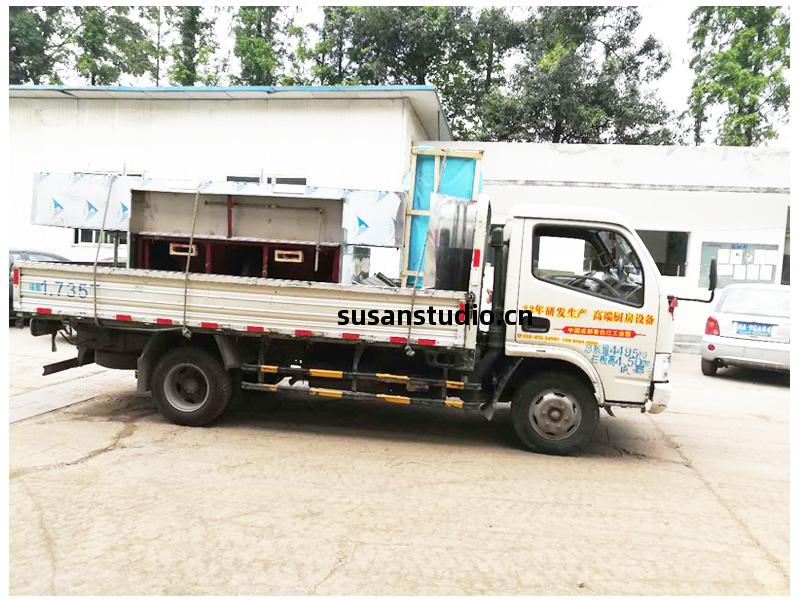 四(si)川(chuan)優佰(bai)特廚(chu)房(fang)設(she)備(bei)公(gong)司(si)貨車圖(tu)片(pian)