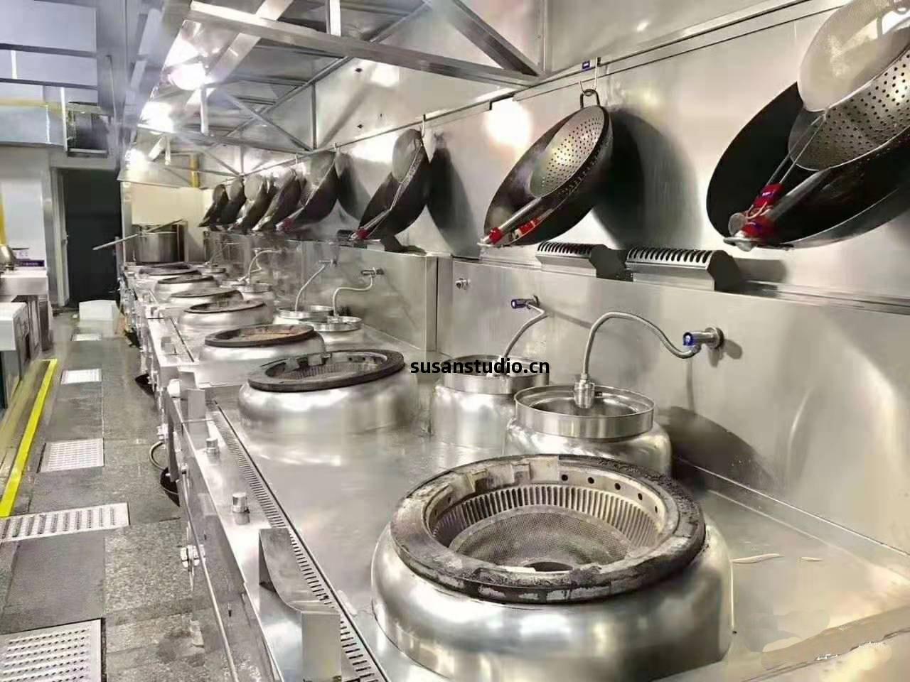 商(shang)用(yong)廚(chu)具