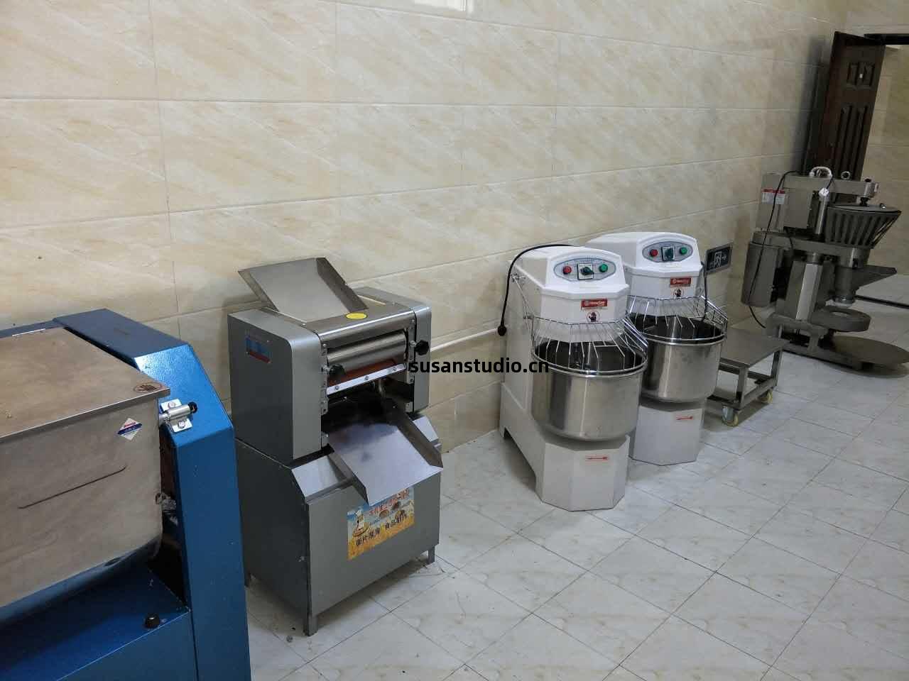 食(shi)堂(tang)廚房(fang)設備(bei)2