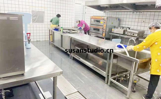 食(shi)堂廚(chu)房(fang)設備(bei)1