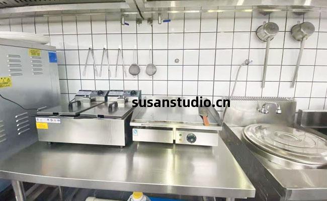 食(shi)堂廚(chu)房(fang)設備(bei)2