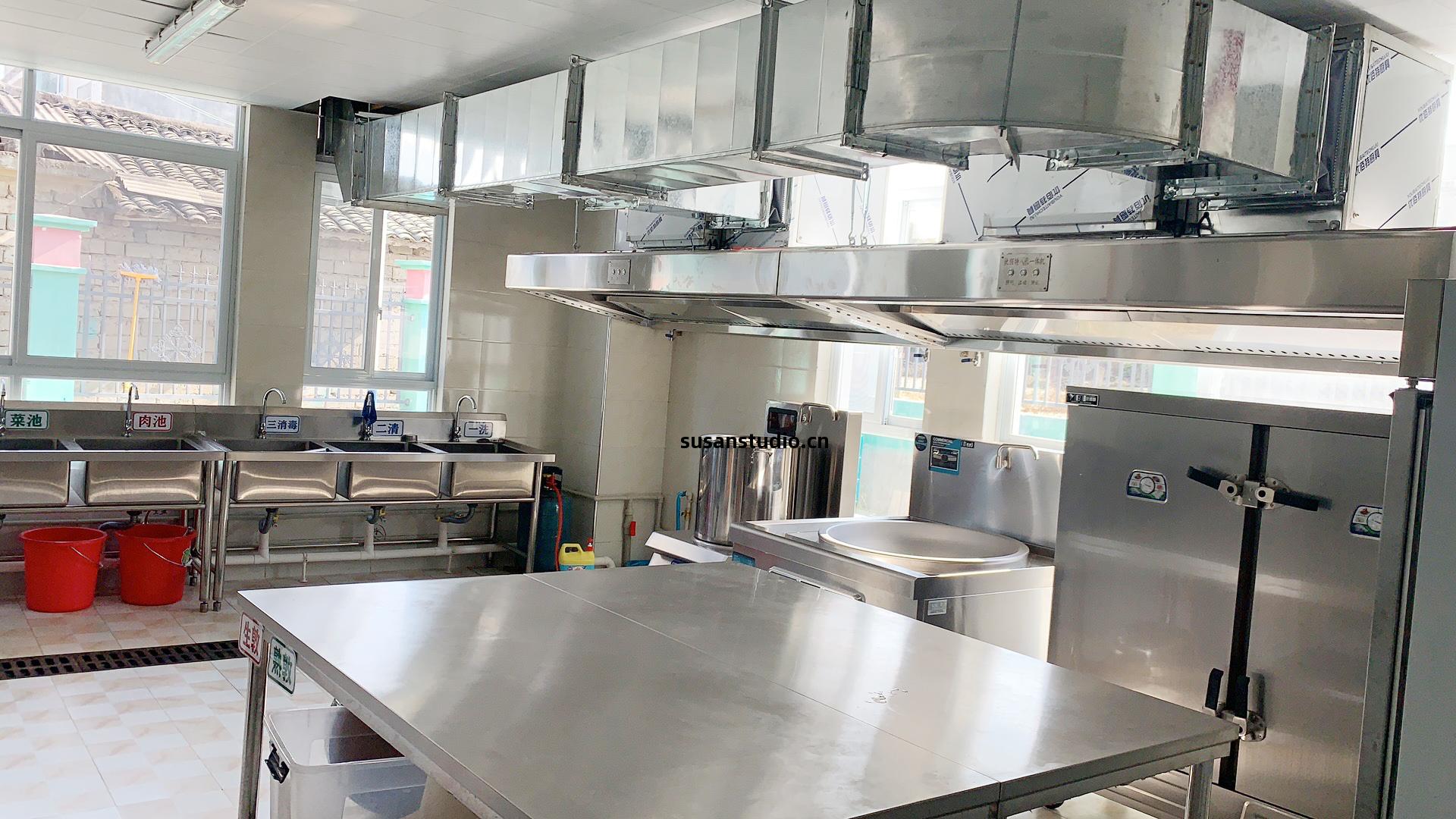 幼兒(er)園(yuan)學(xue)校廚(chu)房(fang)設(she)備1