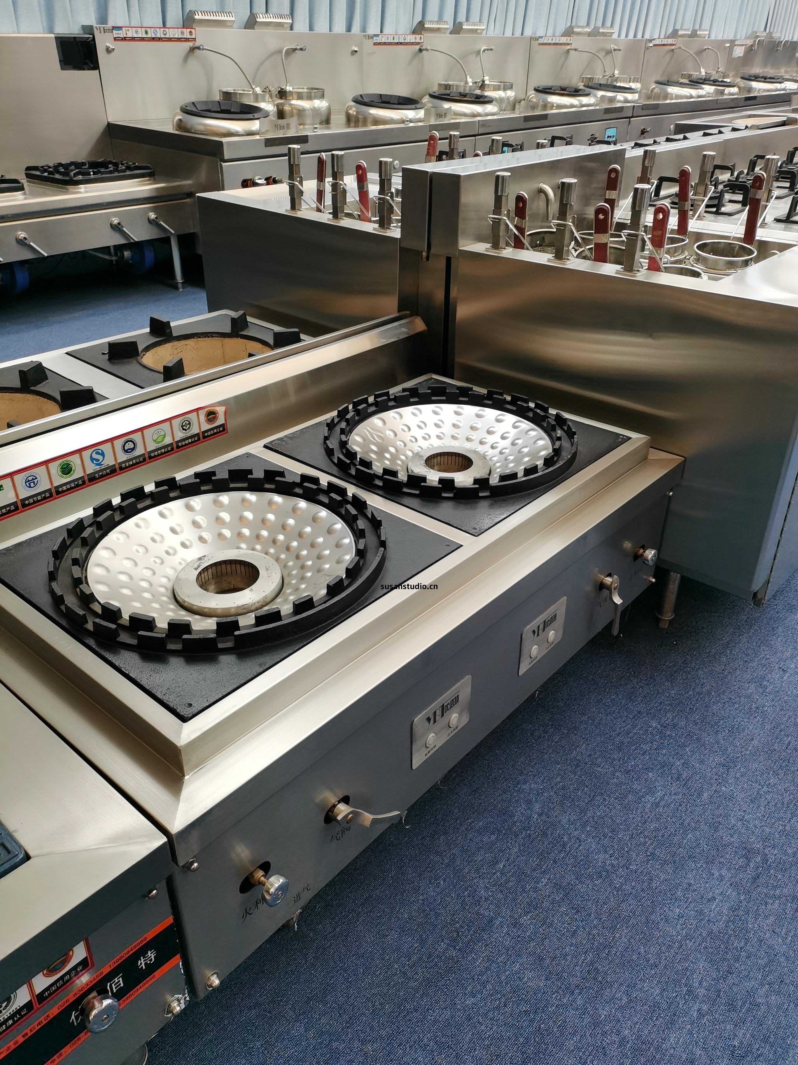 商(shang)用(yong)廚(chu)具(ju)