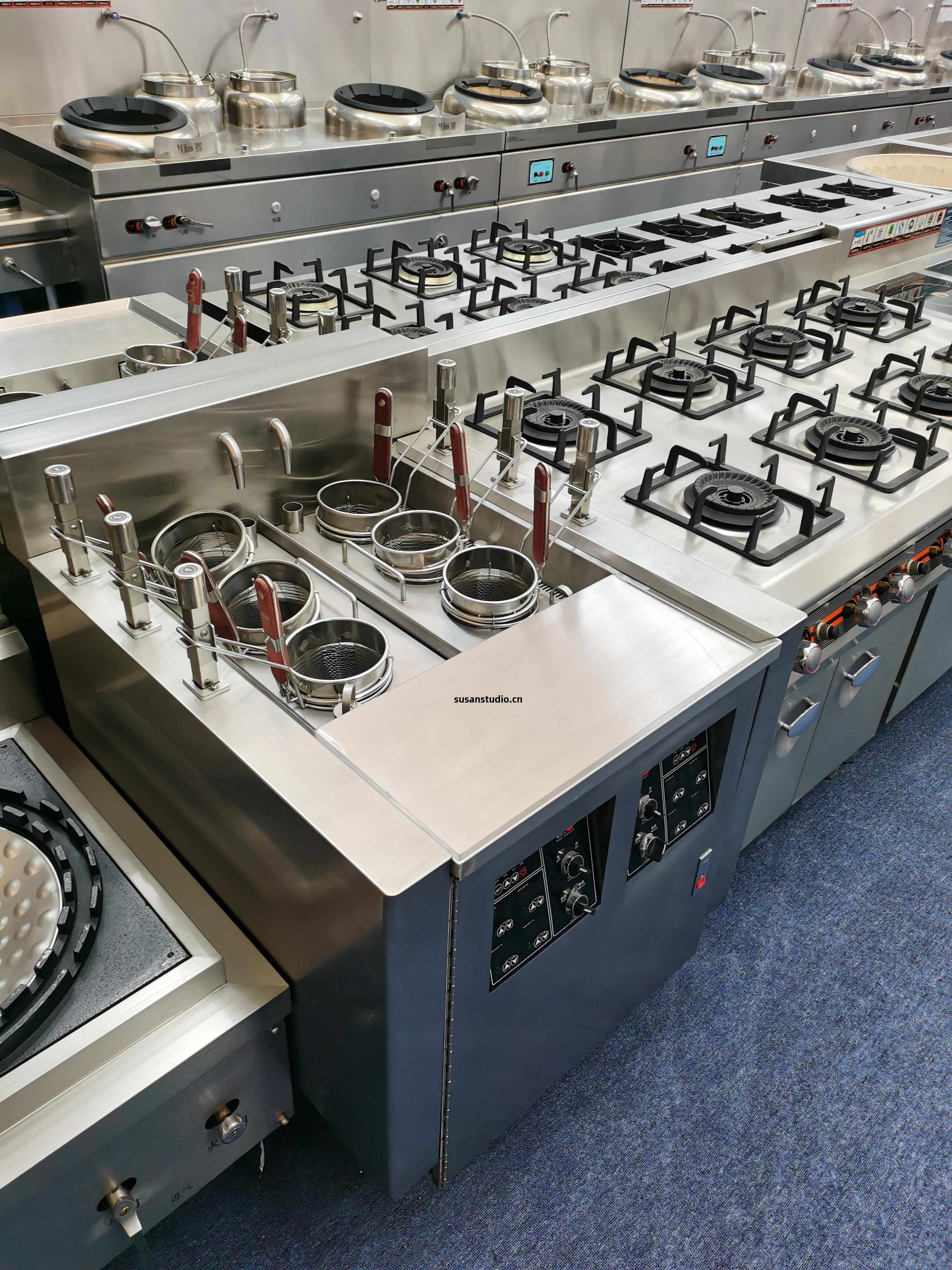 商用(yong)廚(chu)房(fang)設備(bei)