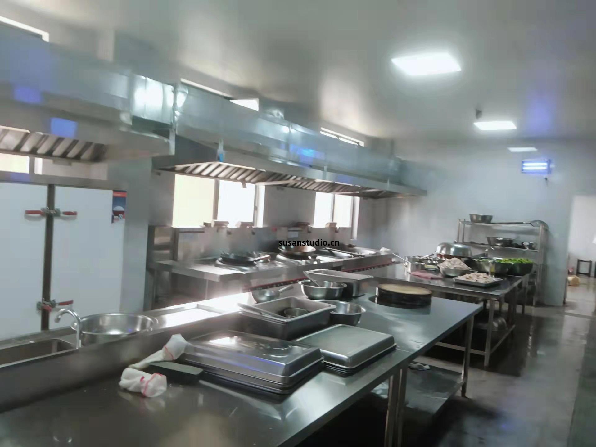 食(shi)堂廚房(fang)設(she)備