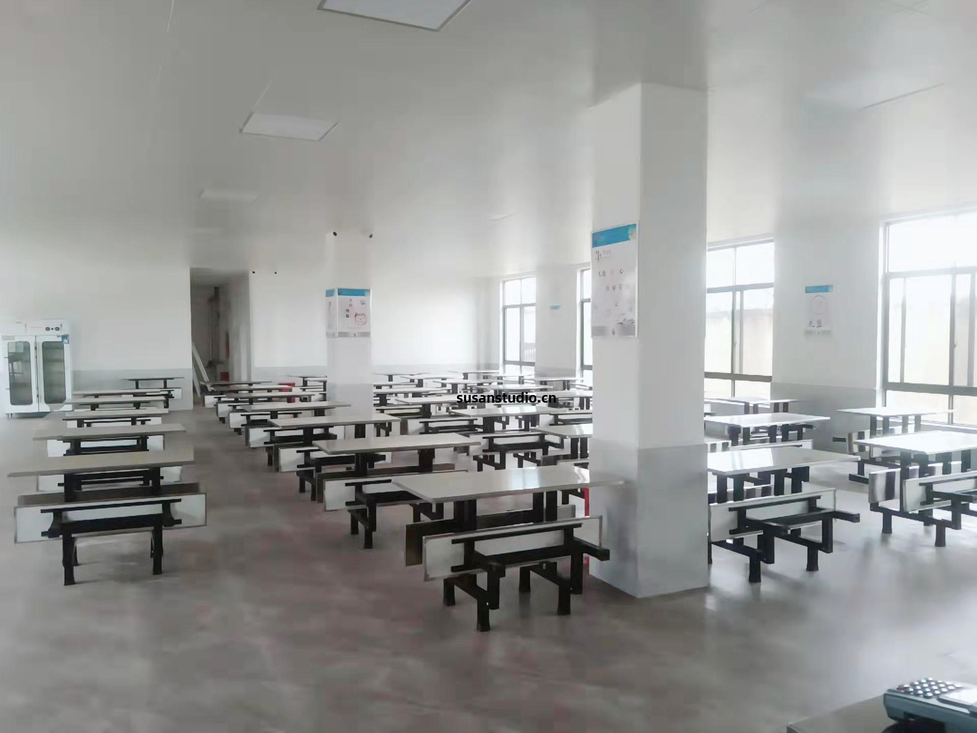 大型(xing)學校(xiao)廚房(fang)設(she)備