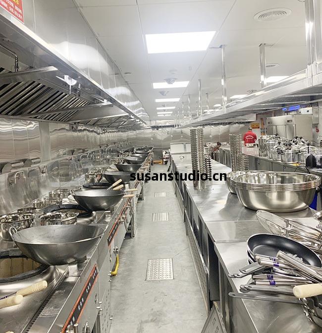 商(shang)用(yong)不(bu)銹(xiu)鋼廚(chu)具