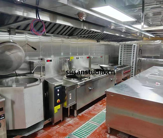 不銹(xiu)鋼廚房設備(bei)