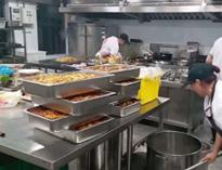 成(cheng)都廚房(fang)設(she)備行(xing)業如(ru)何(he)突(tu)出(chu)重(zhong)圍(wei)