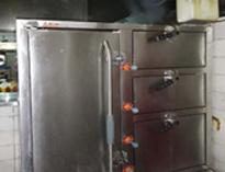 成(cheng)都商用廚(chu)房(fang)設(she)備專(zhuan)家(jia)告訴(su)妳(ni)如何(he)解決(jue)海(hai)鮮蒸櫃(gui)漏氣(qi)的(de)問題