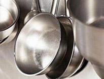 成都商用(yong)廚房(fang)設(she)備(bei)廠家(jia)為妳(ni)講解為什(shen)麽不(bu)銹鋼(gang)會生銹