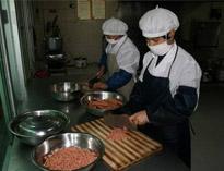 成(cheng)都(dou)學生(sheng)食堂設備廠家(jia)和妳說(shuo)說(shuo)預防細菌(jun)性(xing)食物中毒(du)的基(ji)本原則和關鍵(jian)點