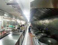 四川大(da)型商(shang)用廚(chu)房設(she)備(bei)生產(chan)廠(chang)商(shang)告(gao)訴妳商用廚(chu)房工(gong)作間(jian)應該如何布(bu)置(zhi)