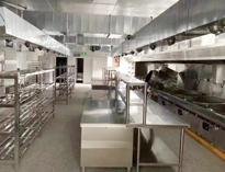 成都(dou)廚(chu)房設備(bei)廠家(jia)告訴(su)妳大型(xing)機關食(shi)堂(tang)廚(chu)房設備(bei)清單包(bao)括哪些