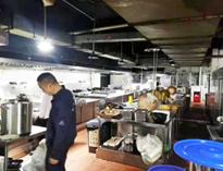 成都(dou)學校廚(chu)房(fang)設(she)備(bei)公(gong)司教(jiao)妳舊廚房(fang)改造方案