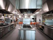 專(zhuan)業(ye)成都酒店廚房設備廠家告訴妳五星(xing)級酒(jiu)店廚房工(gong)程設計要(yao)點