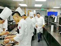 成(cheng)都(dou)商(shang)用(yong)廚具(ju)廠(chang)家告(gao)訴妳西(xi)餐(can)廳(ting)廚房(fang)設計的方法和(he)技巧(qiao)