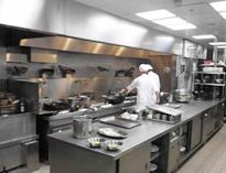 成(cheng)都酒(jiu)店(dian)廚具廠(chang)家告訴(su)妳新(xin)廚房設(she)計(ji)需要(yao)考慮(lv)哪些(xie)