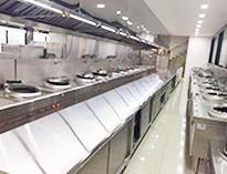 成(cheng)都(dou)中央廚房(fang)設(she)備(bei)廠(chang)家(jia)告訴(su)妳(ni)中央廚房(fang)的(de)生產(chan)特(te)點