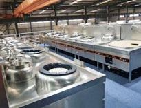 成都不(bu)銹(xiu)鋼(gang)廚具廠家(jia)告訴(su)妳(ni)大型(xing)食堂(tang)廚房(fang)包(bao)含(han)哪(na)些(xie)設備