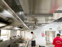 商用廚房設(she)備(bei)生產(chan)廠家告訴(su)妳商用廚房和(he)家用廚房有(you)什(shen)麽區(qu)別(bie)