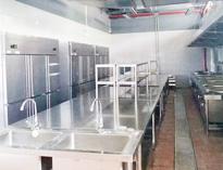 不(bu)銹(xiu)鋼(gang)廚房(fang)設(she)備制(zhi)造廠家(jia)和妳聊聊大型(xing)食(shi)堂(tang)廚房(fang)用(yong)電(dian)計(ji)算(suan)的用(yong)途以(yi)及(ji)方(fang)法(fa)