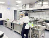 四川(chuan)不銹鋼廚(chu)房(fang)設(she)備廠(chang)家和(he)妳(ni)聊(liao)聊廚房(fang)節能減排(pai)的(de)意(yi)義