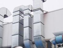 食堂廚(chu)房設(she)備(bei)廠家和(he)妳(ni)說(shuo)說(shuo)商(shang)用(yong)廚(chu)房新(xin)風(feng)系(xi)統(tong)設(she)計(ji)要(yao)點(dian)