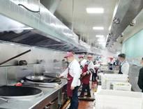 成都商(shang)用(yong)廚(chu)房設(she)備(bei)公(gong)司告(gao)訴妳(ni)商(shang)用(yong)廚(chu)房設(she)備(bei)的維修(xiu)保(bao)養方案