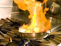 成(cheng)都(dou)不(bu)銹(xiu)鋼(gang)廚房(fang)設(she)備廠(chang)家和(he)妳(ni)聊聊商用(yong)廚房(fang)應(ying)該如何安(an)全(quan)用火(huo)