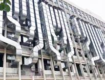 四川食(shi)堂廚房(fang)設(she)備廠(chang)和(he)妳(ni)聊聊廚房(fang)排煙(yan)管(guan)道(dao)設(she)計(ji)註(zhu)意(yi)事項(xiang)