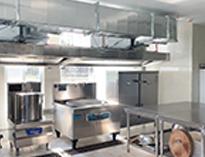 成(cheng)都食(shi)堂(tang)廚房設(she)施廠家告(gao)訴(su)妳(ni)如何(he)選擇(ze)廚房排煙(yan)風機和(he)計算(suan)排煙(yan)量