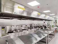 成都(dou)廚具(ju)廠家告(gao)訴妳商用廚(chu)房設(she)備(bei)主要有(you)幾大類分別包(bao)含(han)哪(na)些