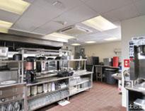 成都工(gong)廠(chang)食(shi)堂(tang)設(she)施設(she)備(bei)生(sheng)產(chan)廠(chang)家和妳(ni)聊聊餐廳(ting)廚(chu)房的(de)設計要點