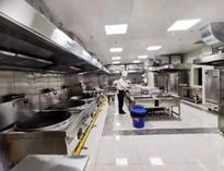 成(cheng)都(dou)食堂廚房設(she)備廠家(jia)告(gao)訴妳大型(xing)商(shang)業排煙通風(feng)系(xi)統(tong)設(she)計(ji)要點