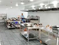 四川不銹鋼廚(chu)房設(she)備(bei)生(sheng)產廠(chang)家(jia)告(gao)訴妳304不銹鋼會(hui)不會(hui)生(sheng)銹