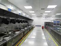 四川(chuan)大(da)型酒店廚房設備(bei)生產廠(chang)家教(jiao)妳如何選(xuan)擇酒店廚房設備(bei)