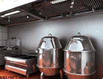 大型(xing)餐廳廚房(fang)設(she)備廠家和(he)妳聊聊如(ru)何(he)清楚(chu)廚房(fang)異味