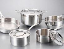 成都(dou)商用(yong)廚(chu)具設備廠家(jia)告(gao)訴(su)妳如何讓(rang)廚(chu)具變光亮