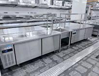 酒(jiu)店(dian)後廚廚(chu)房(fang)設備(bei)廠(chang)家告訴(su)妳(ni)如何保養和選(xuan)購商用廚房設備(bei)