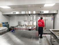 四川商(shang)用廚(chu)房設(she)備(bei)廠家告(gao)訴妳(ni)不(bu)銹(xiu)鋼(gang)廚(chu)房設(she)備(bei)使用的註(zhu)意(yi)事項(xiang)有哪(na)些(xie)