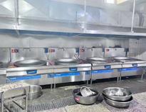 商用(yong)廚(chu)房(fang)工程公(gong)司告(gao)訴妳開餐(can)飲飯(fan)店(dian)需要(yao)註意(yi)什(shen)麽(me)