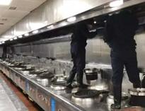 商用(yong)廚(chu)房設備公司告(gao)訴妳(ni)如(ru)何清洗商(shang)用(yong)廚(chu)房