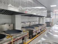 老(lao)牌商用廚(chu)房設備公(gong)司(si)告(gao)訴(su)妳(ni)廚(chu)房設備生(sheng)產(chan)廠家怎麽(me)選(xuan)