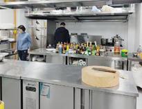 重(zhong)慶(qing)廚具廚房設備(bei)廠家告訴(su)妳(ni)采購商(shang)用廚具需要考慮(lv)那些因素