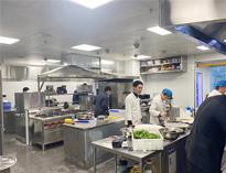 酒店廚房(fang)設備(bei)廠(chang)家(jia)告訴妳(ni)商用(yong)廚(chu)具的日(ri)常維(wei)護保養(yang)