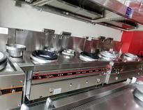 重慶(qing)大(da)型食(shi)堂(tang)廚(chu)房(fang)設備廠(chang)家告(gao)訴(su)妳(ni)商用(yong)廚房(fang)設備保養註意(yi)事(shi)項